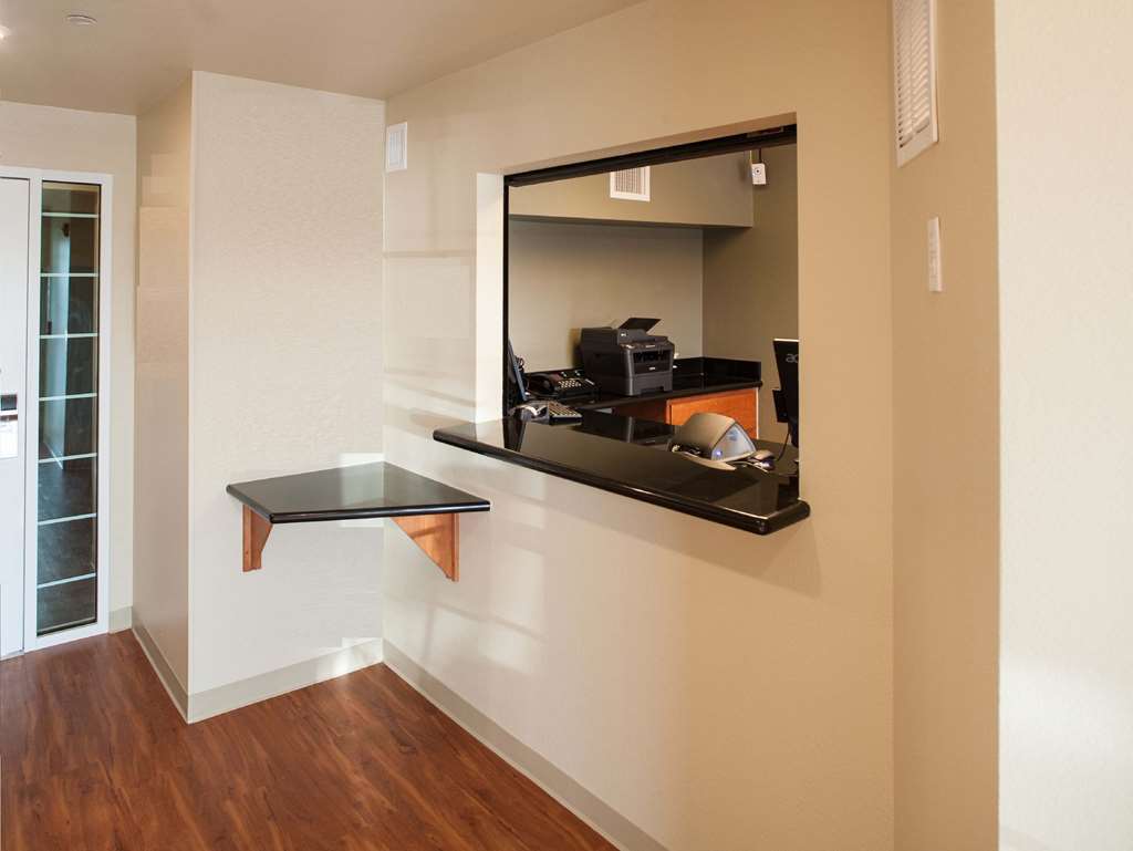 Woodspring Suites Champaign Near University Dalaman gambar