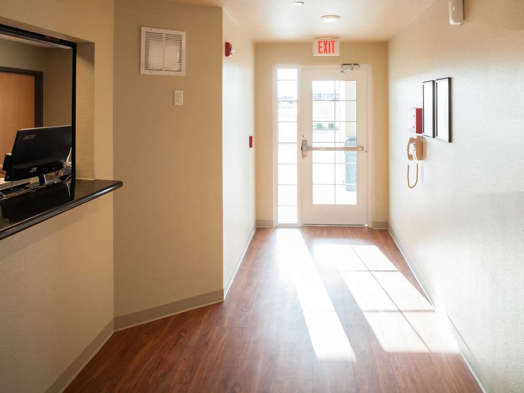 Woodspring Suites Champaign Near University Dalaman gambar